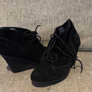White Mountain Black Suede Wedges